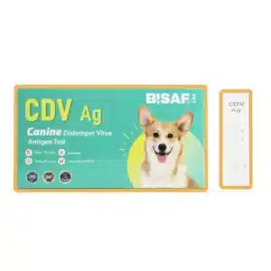 Szybki test BISAF CDV Ag do wykrywania wirusa nosówki u psów (Canine Distemper Virus). Turkusowe opakowanie z wizerunkiem psa oraz kaseta testowa z oznaczeniami C, T i S.