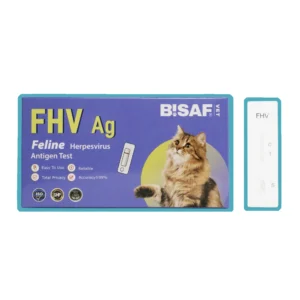 Zestaw weterynaryjny BISAF FHV Ag do wykrywania antygenu herpeswirusa kotów – na zdjęciu opakowanie z wizerunkiem kota oraz kasetka testowa, obramowanie w kolorze niebieskim.