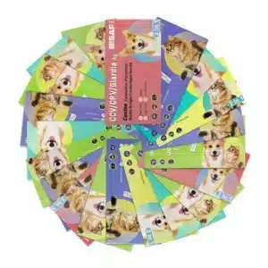 Rozbudowana kompozycja opakowań testów weterynaryjnych BISAF ułożonych w okrąg. Na pierwszym planie widoczny test kombinowany CCV/CPV/Giardia Ag 3 w 1 dla psów. W tle inne testy pojedyncze i wieloskładnikowe dla psów i kotów, przeznaczone do wykrywania chorób wirusowych i pasożytniczych, takich jak giardioza, panleukopenia, koronawiroza i nosówka.